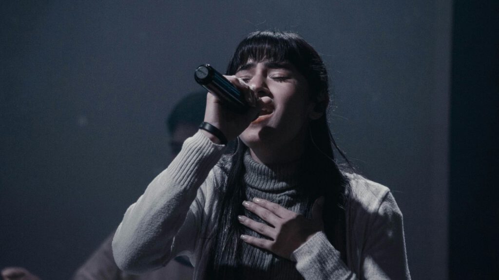 How to Sing and Play Guitar at the Same Time – 10 Actionable Tips